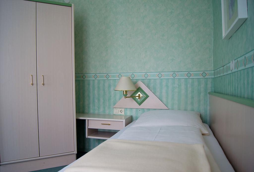 Hotel Garni Promenade Weißenhorn エクステリア 写真