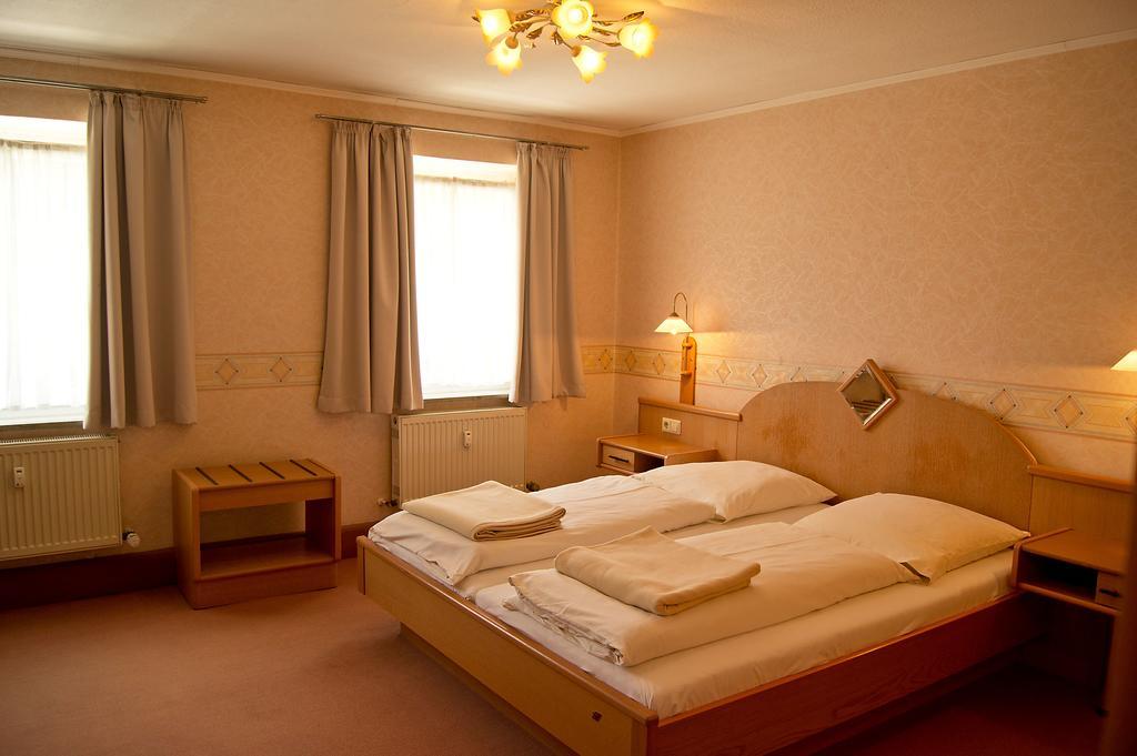 Hotel Garni Promenade Weißenhorn エクステリア 写真