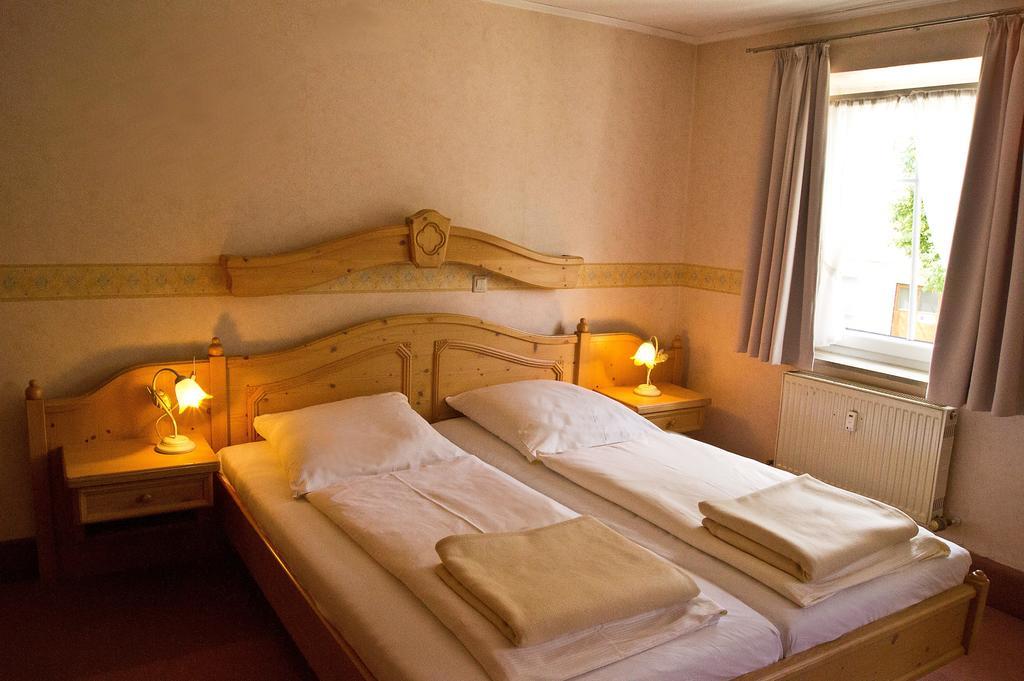 Hotel Garni Promenade Weißenhorn エクステリア 写真
